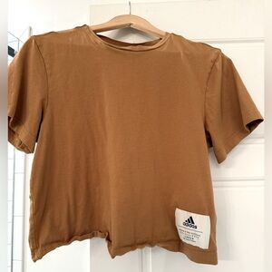 ADDIDAS BIG LABEL PATCH CROP TEE - SMALL